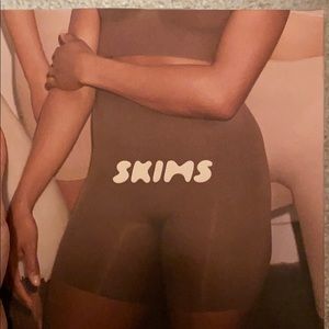 SKIMS sculpting short